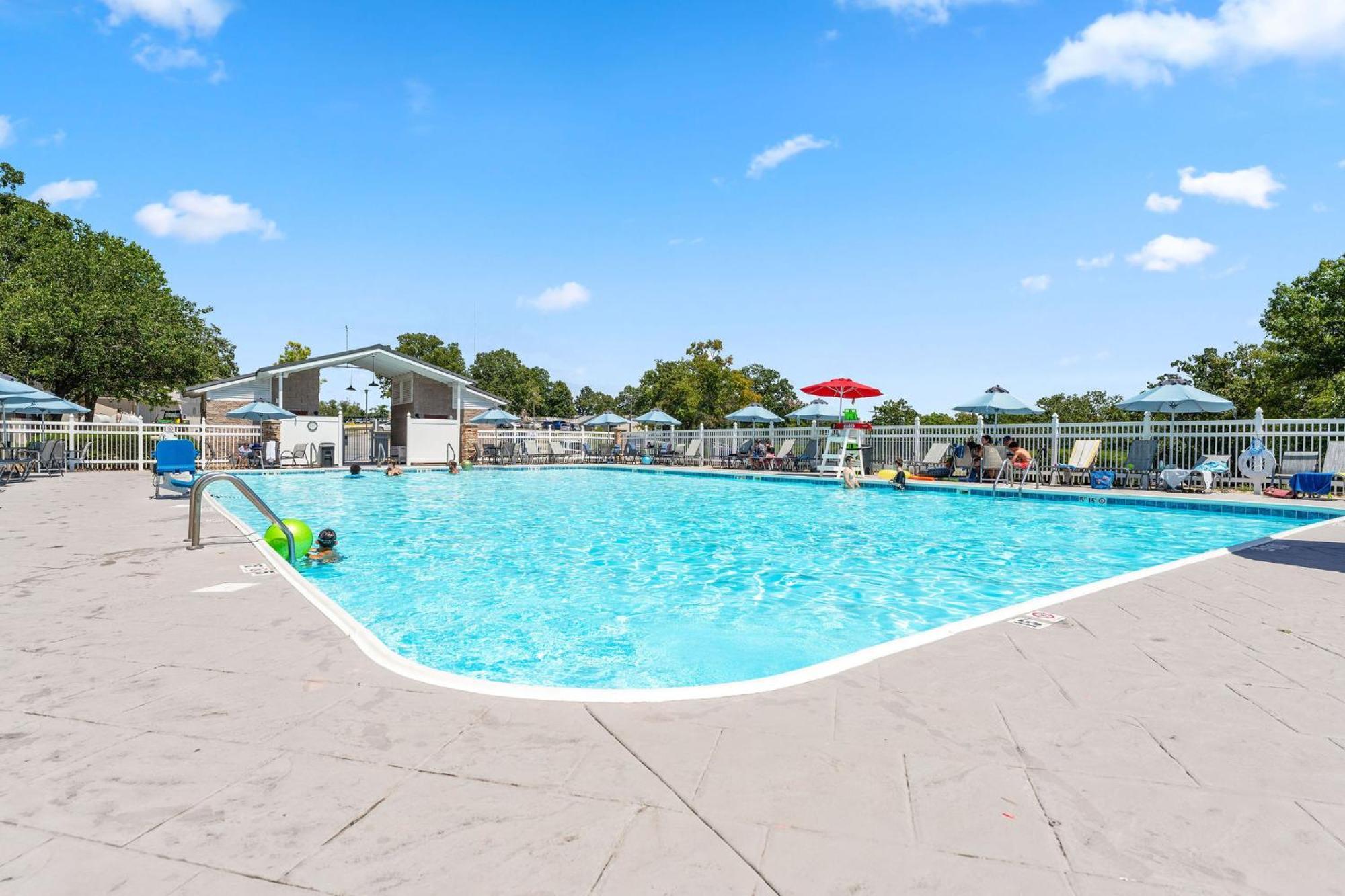 Cozy Top Floor 2Br Condo With View And Amenities!! Point Lookout Exterior photo