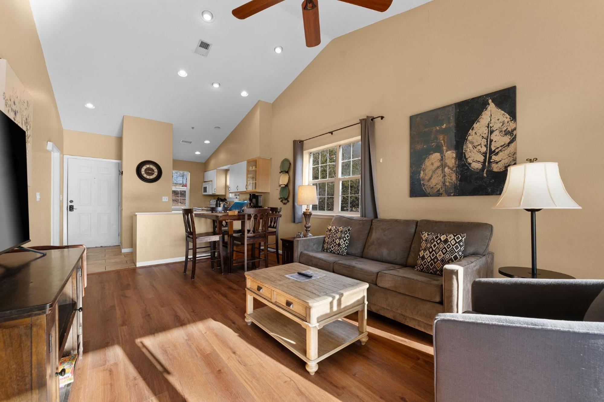 Cozy Top Floor 2Br Condo With View And Amenities!! Point Lookout Exterior photo
