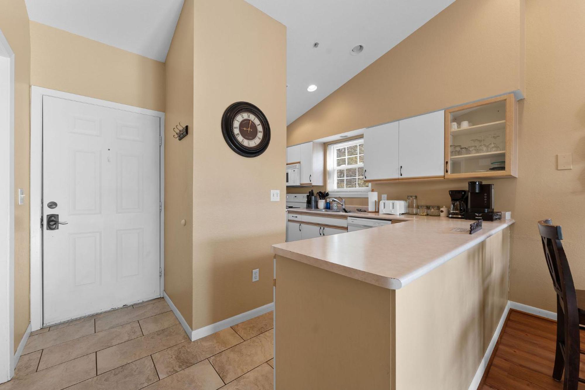 Cozy Top Floor 2Br Condo With View And Amenities!! Point Lookout Exterior photo