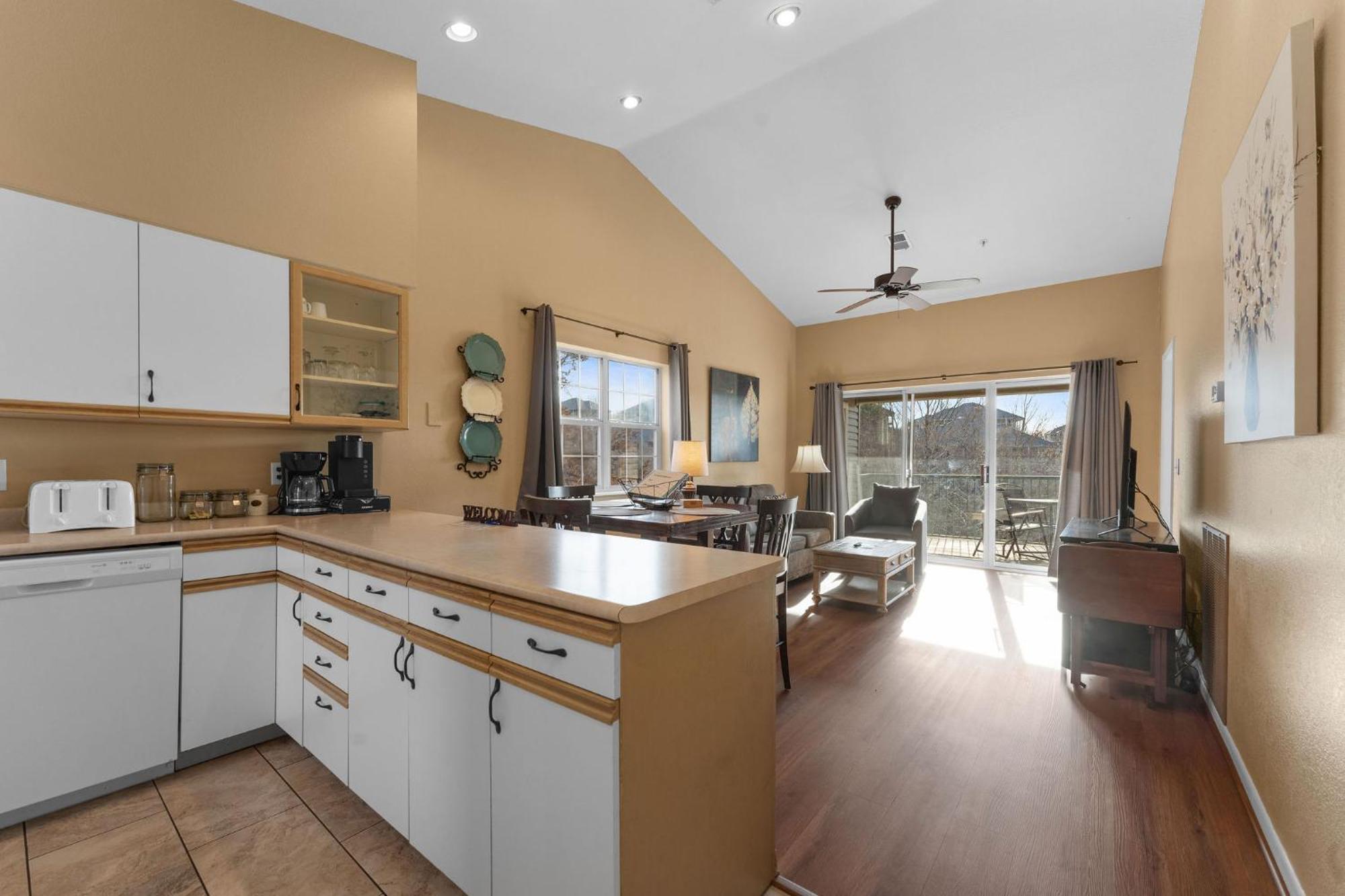 Cozy Top Floor 2Br Condo With View And Amenities!! Point Lookout Exterior photo